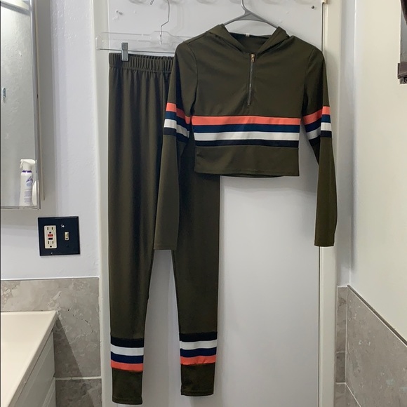 Clothes - Picture 4 of 4